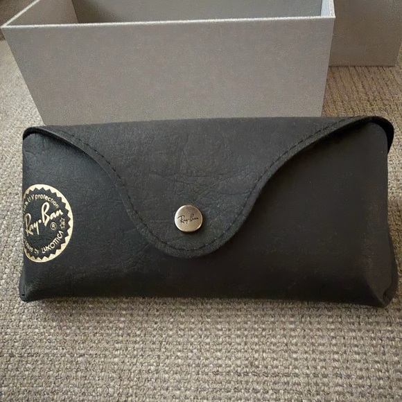 Ray-Ban Wayfarer Reverse Sunglasses with Black Case - Picture 7 of 7